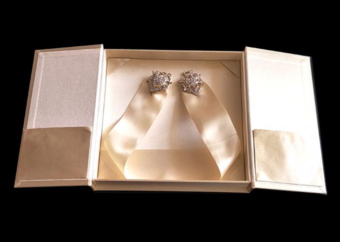 리본 환경 ODM를 가진 황금 결혼 선물 패킹 책 모양 상자
