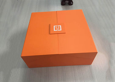 중국 까만 분할로 인쇄되는 마분지 책 모양 상자 오렌지에 의하여 착색되는 최고 공장