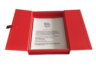 모자 최고 빨간 책에 의하여 형성되는 상자, 2cm 폭 공단 테이프를 가진 자석 플랩 상자 협력 업체