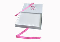 리본 마감 여자를 위한 접히는 선물 상자 백색 광택 있는 안창 포장 상자 협력 업체
