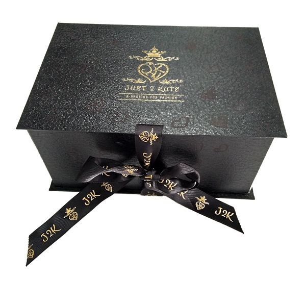 장식적인 디자인 아름다운 리본을 가진 접히는 선물 상자 블랙 리스트 모양